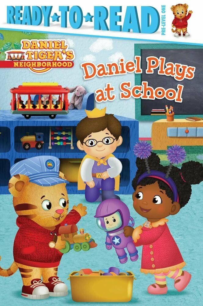 Daniel Plays at School (Daniel Tiger's Neighborhood) Paperback Book