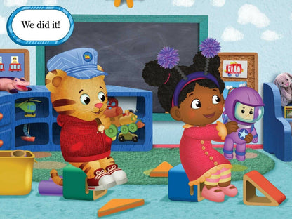 Daniel Plays at School (Daniel Tiger's Neighborhood) Paperback Book