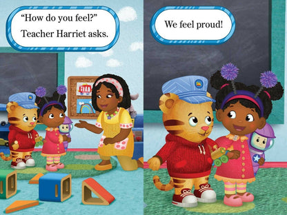 Daniel Plays at School (Daniel Tiger's Neighborhood) Paperback Book